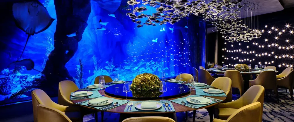 Underwater dining room at the InterContinental Hotels & Resorts